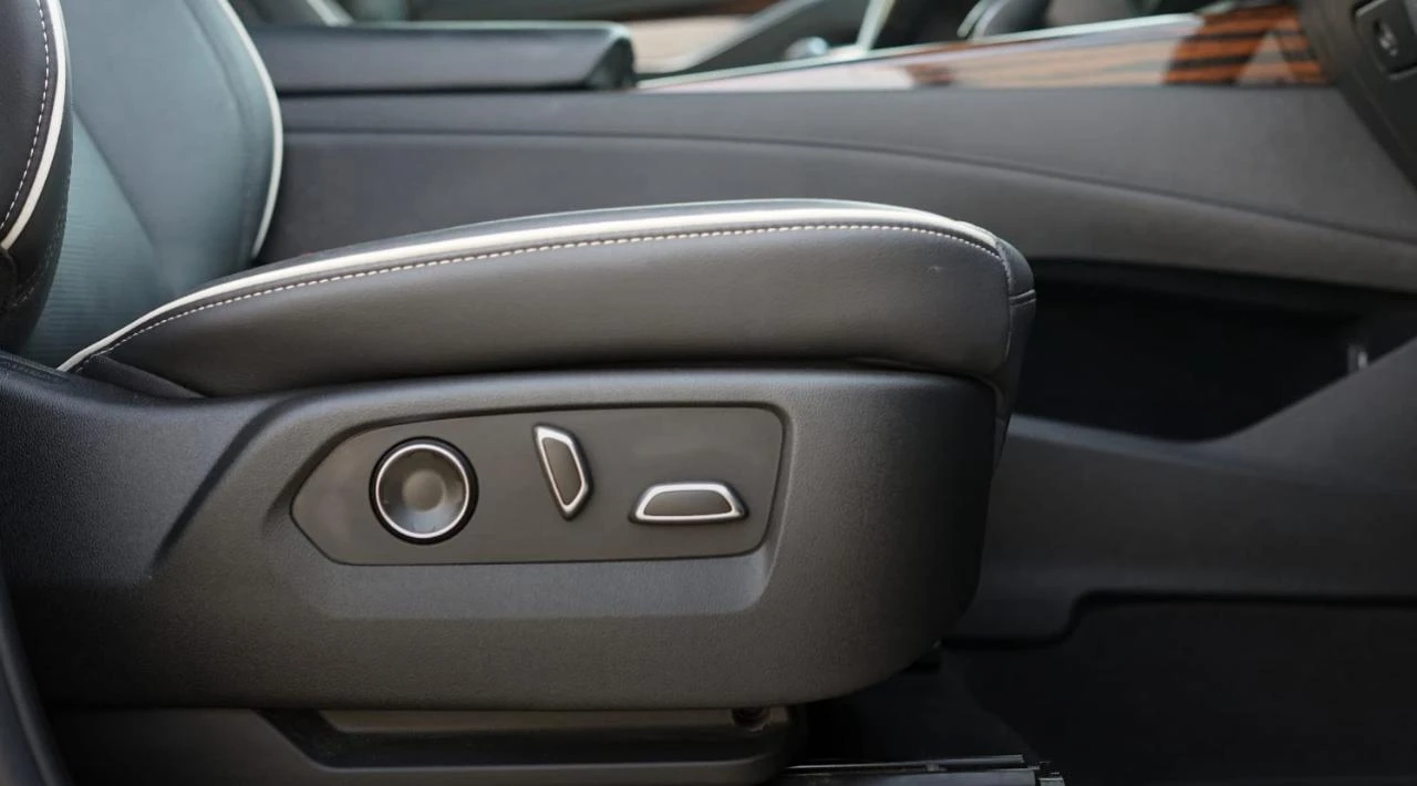 Cadillac Cadillac Escalade V Series 2023 - 7 Seater Car thumbnail NaN